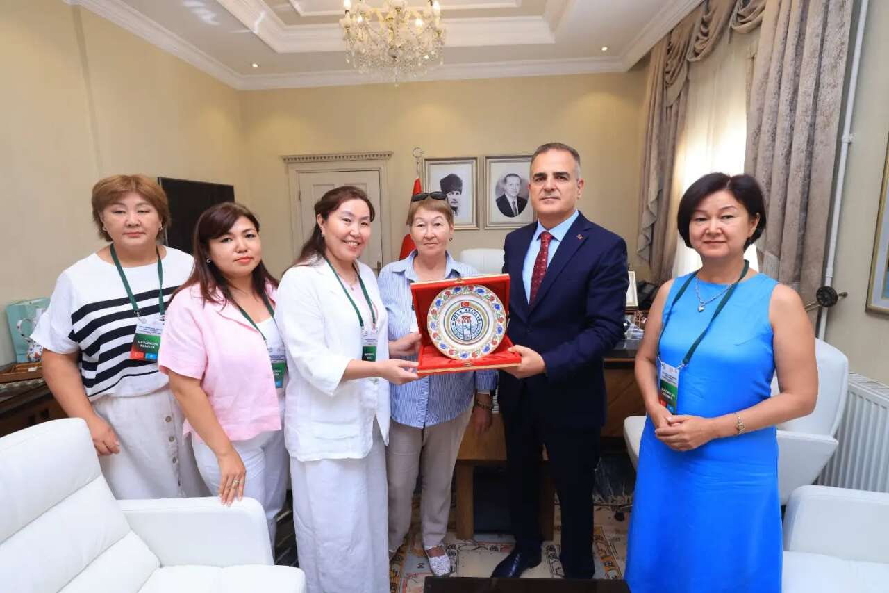 Kazakistanlı Eğitimcilerden Muğla Valisi Dr. İdris Akbıyık'a Ziyaret 4